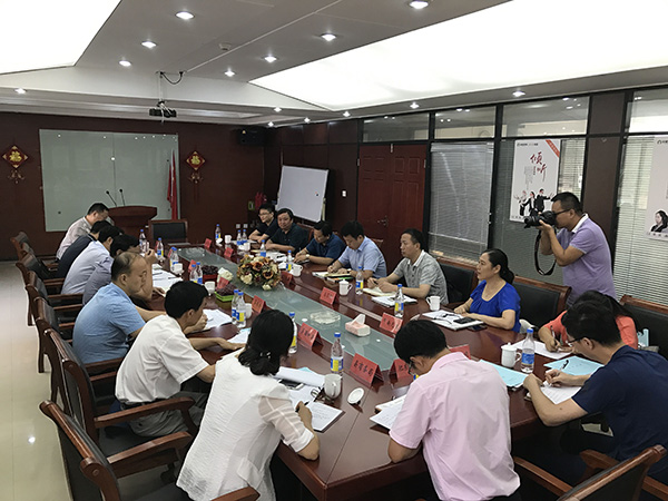 肥東縣委書記耿延強(qiáng)攜縣商務(wù)局等各局機(jī)關(guān)主要負(fù)責(zé)人來安徽環(huán)瑞開展就推動國際貿(mào)易專題座談會